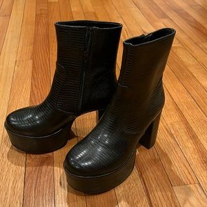 Urban Outfitters size 8 platform heals